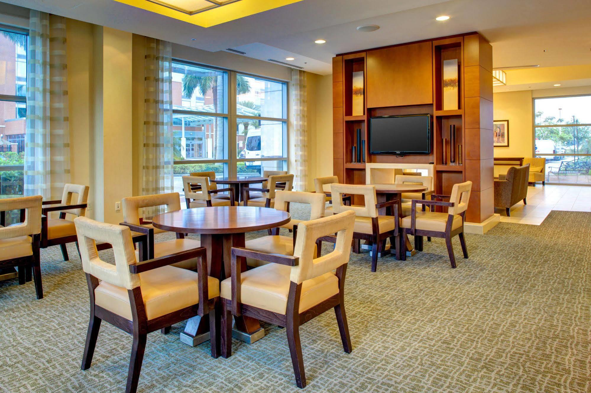 Hyatt House Fort Lauderdale Airport/Cruise Port Дейния Бийч Екстериор снимка